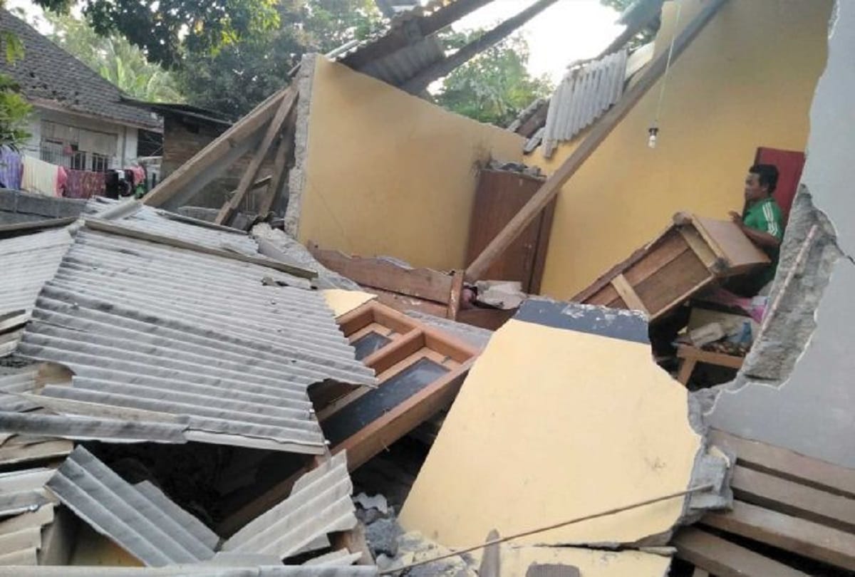 Indonesian island of Lombok devastated by powerful earthquake shocks