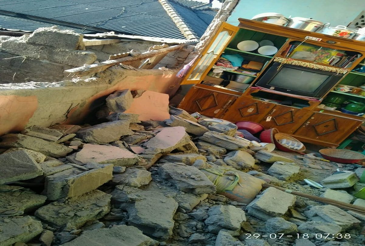 Indonesian island of Lombok devastated by powerful earthquake shocks