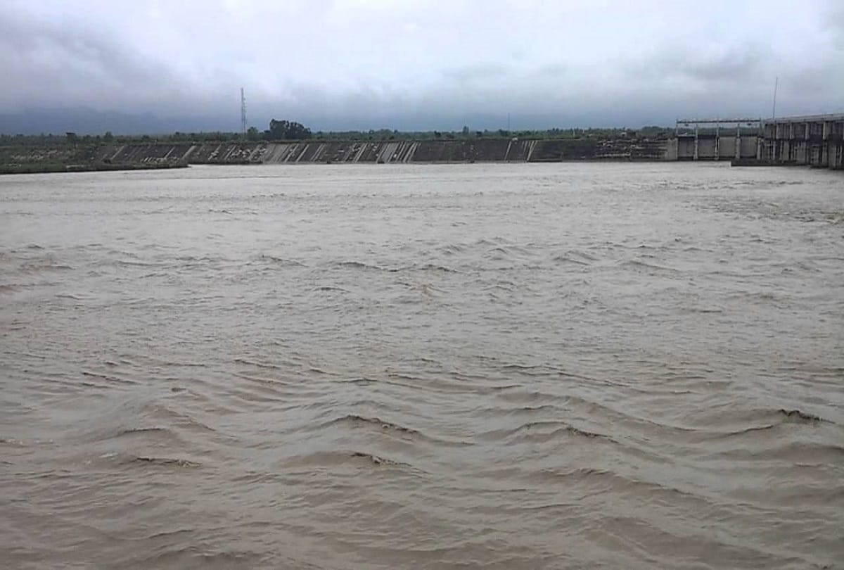 Haryana Hathnikund barrage releases water will reach soon in Yamuna river of Delhi