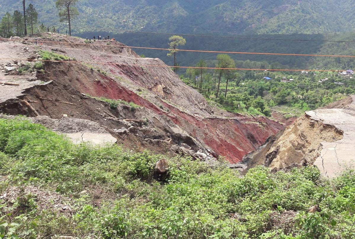 Mandi Kotropi Landslide PWD engineers visited spot