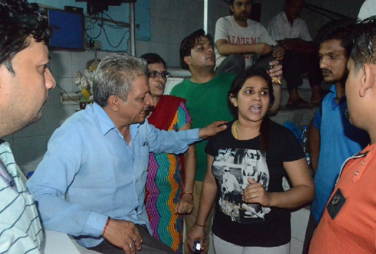 UP family Ruckus At the death of the child in hospital see in pictures