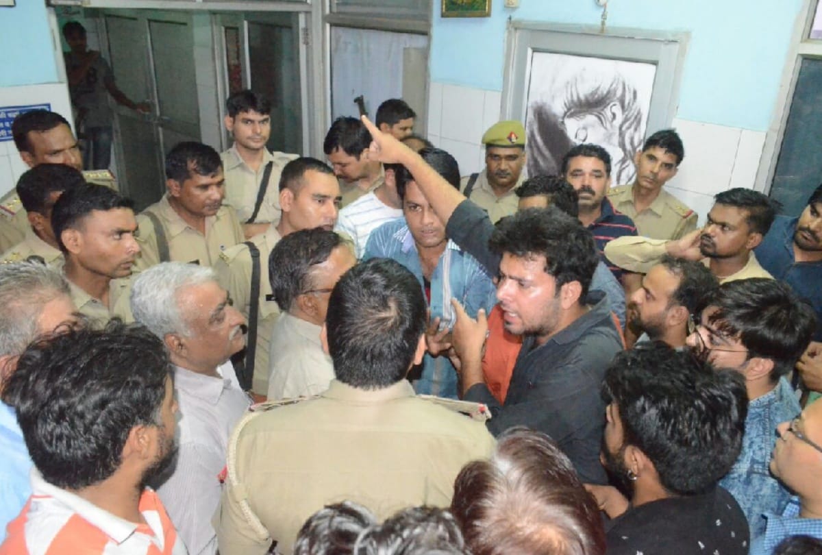 UP family Ruckus At the death of the child in hospital see in pictures