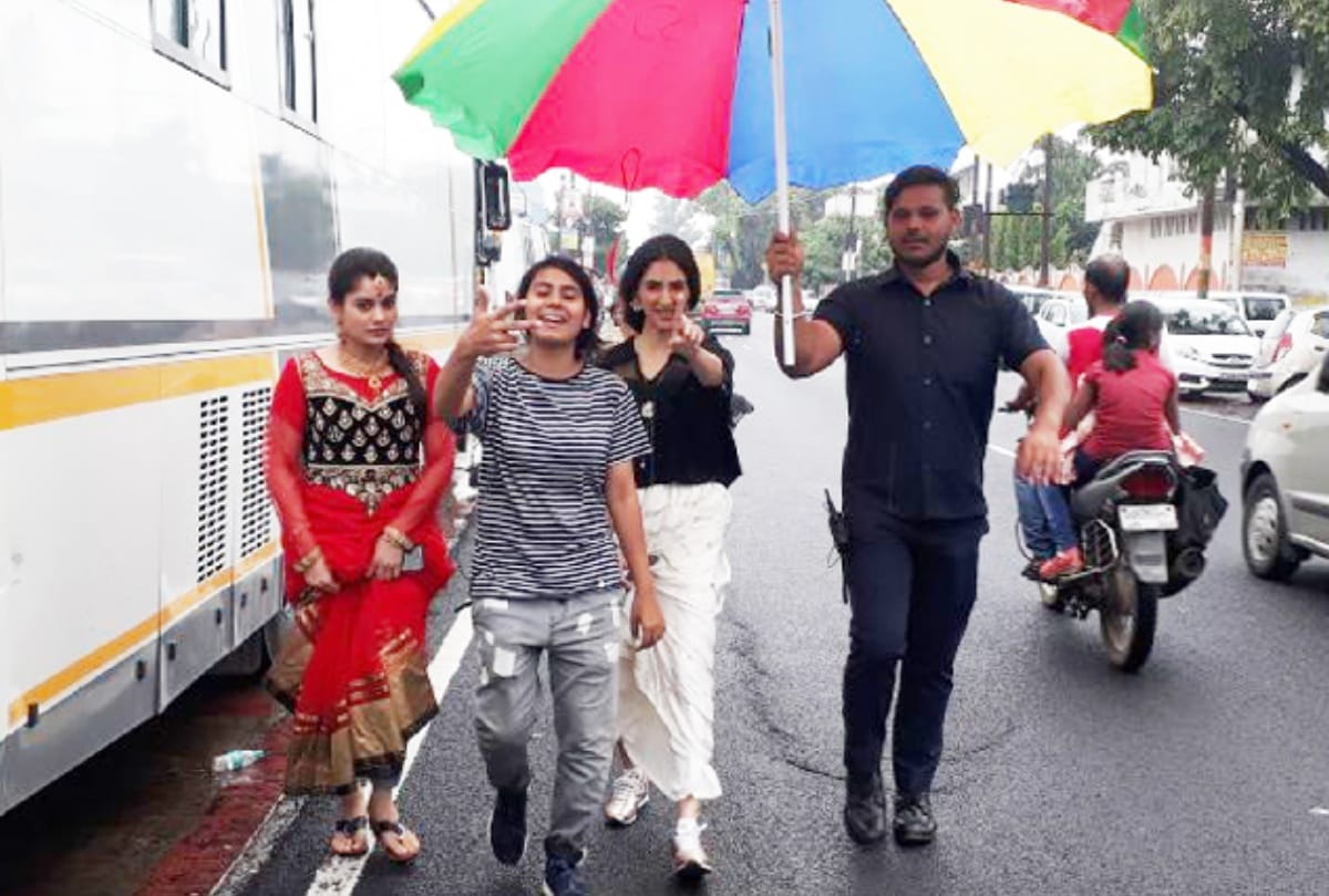 Bollywood movie Saroj Ka Rishta shooting complete in meerut , actress dance a lot see in pics 