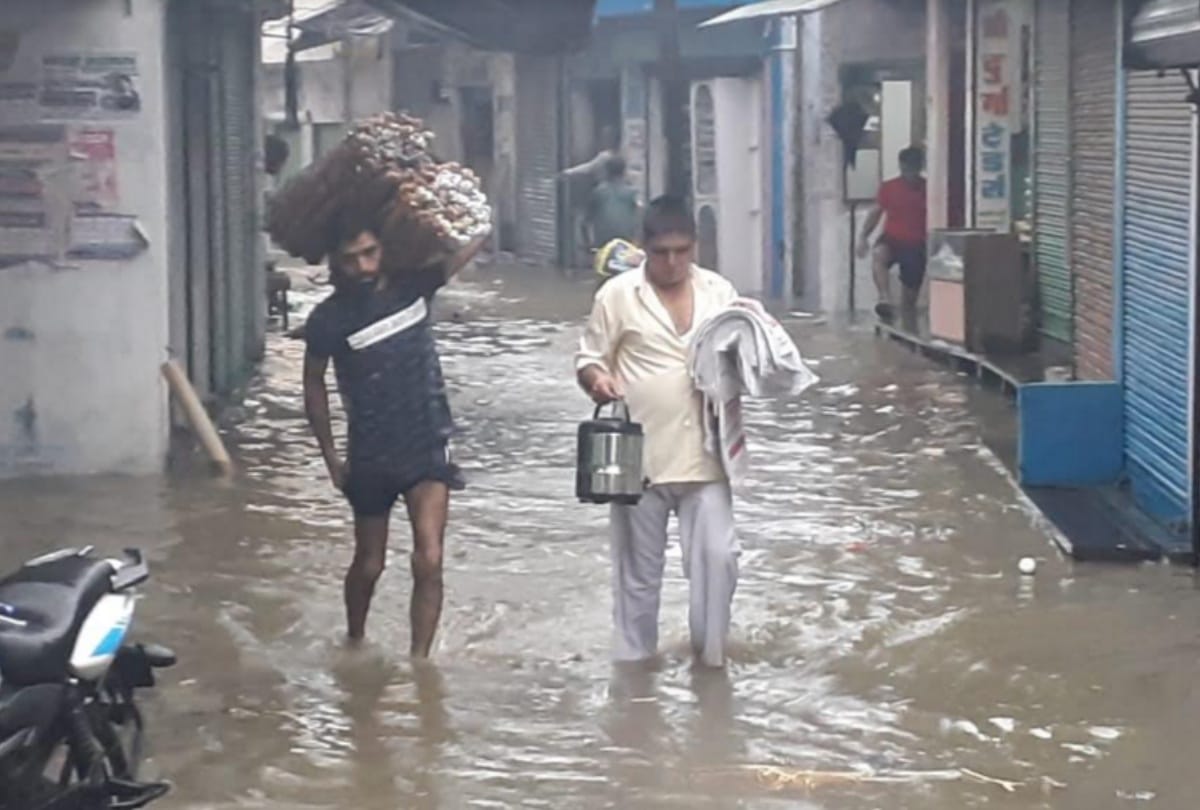 Muzaffarnagar: Yamunaover danger lavel, see in photos how people in trouble with heavy rainfall