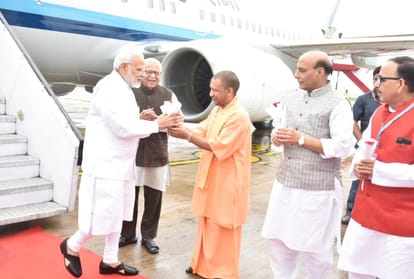 PM Narendra Modi in Gorakhpur and Prayagraj Live Updates