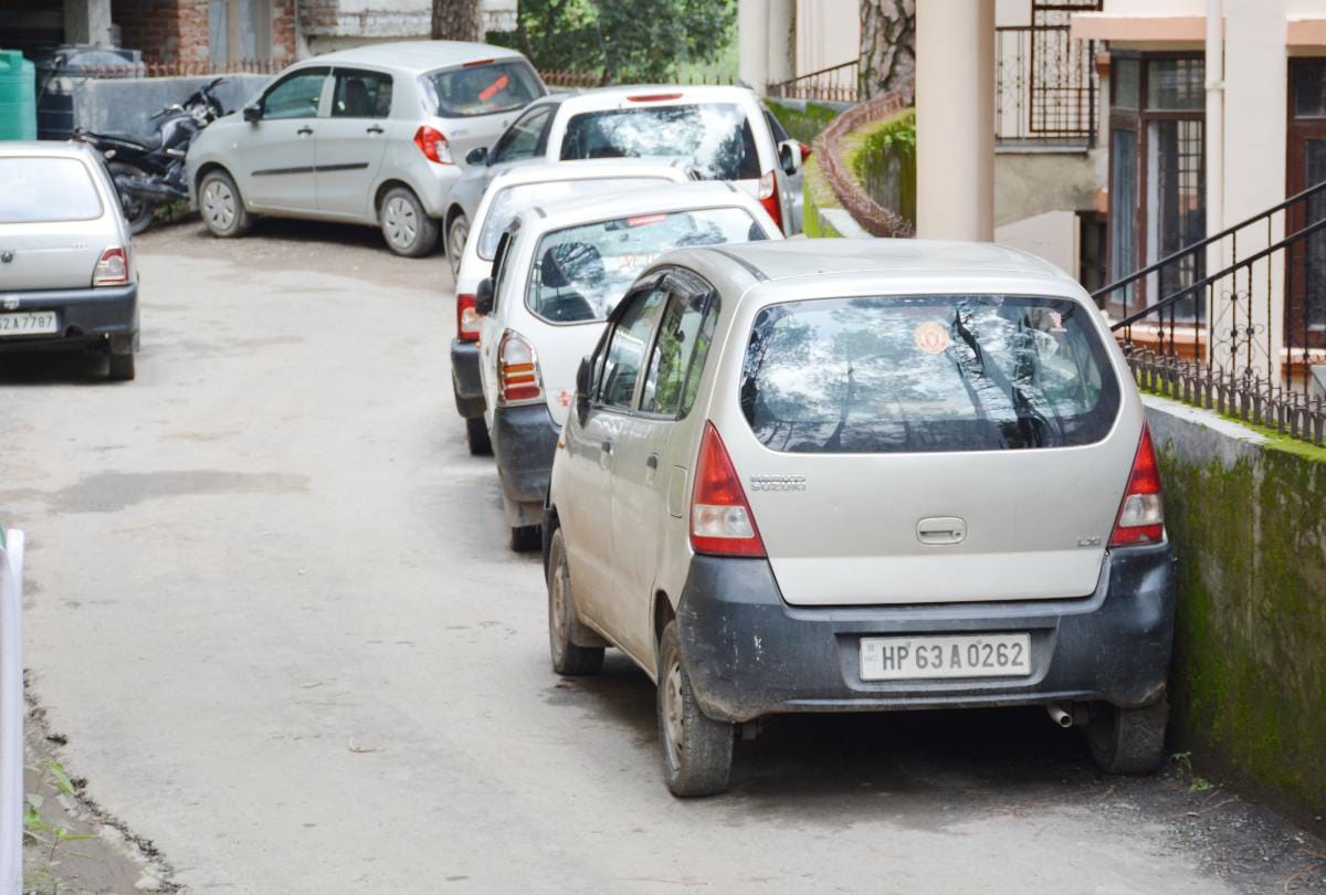 वार्ड परिक्रमा: टैक्स चुकाने के बावजूद एंबुलेंस रोड तक नहीं