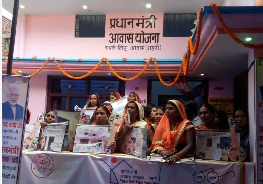 गोरखपुर की राधिका का प्रधानमंत्री ने अभिवादन स्वीकार किया