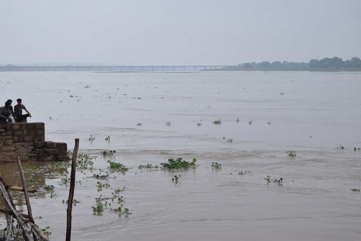Rain in purvanchal rivers water level gone high