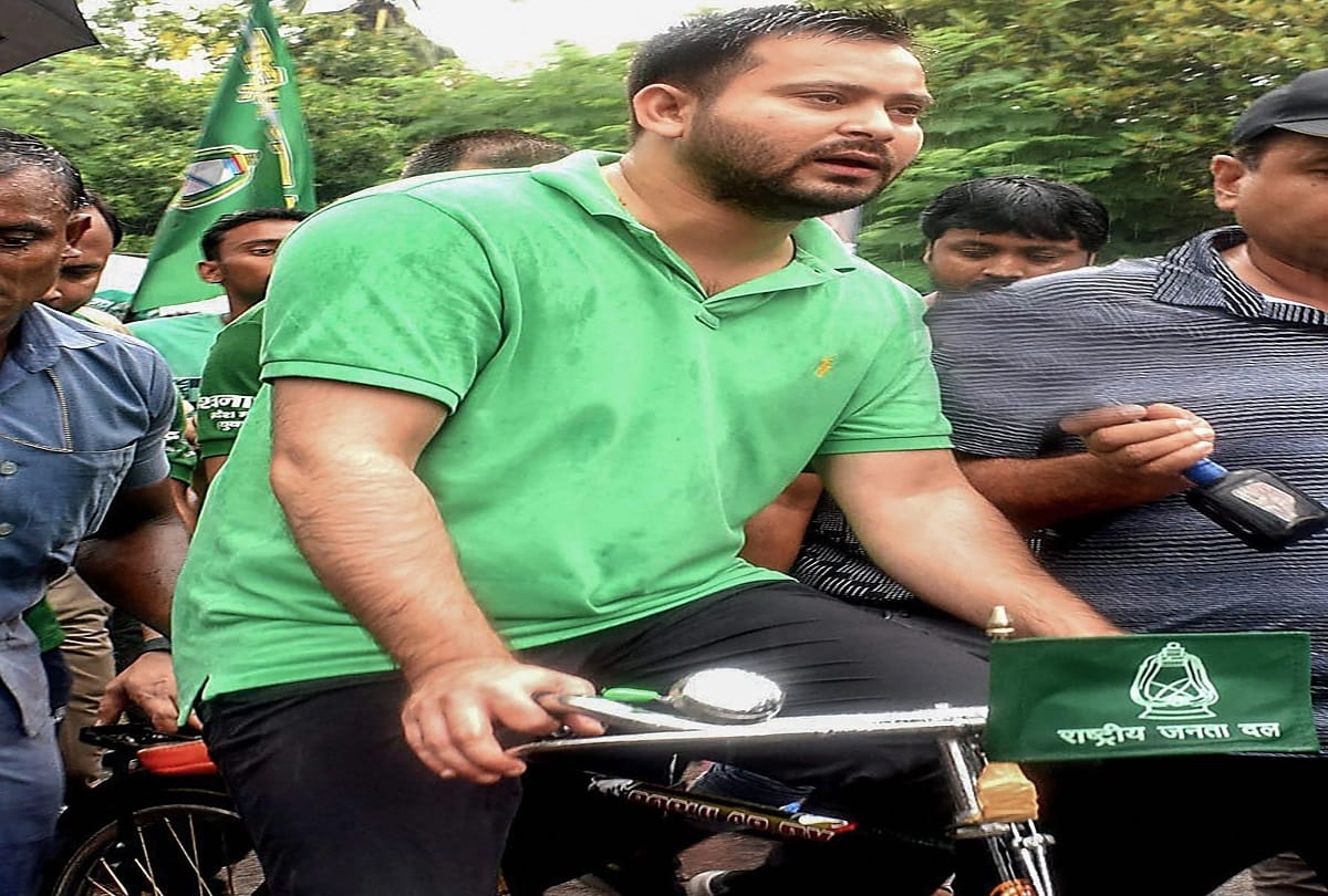 tejaswi yadav Cycle March NDA Bhagao Beti bachao 