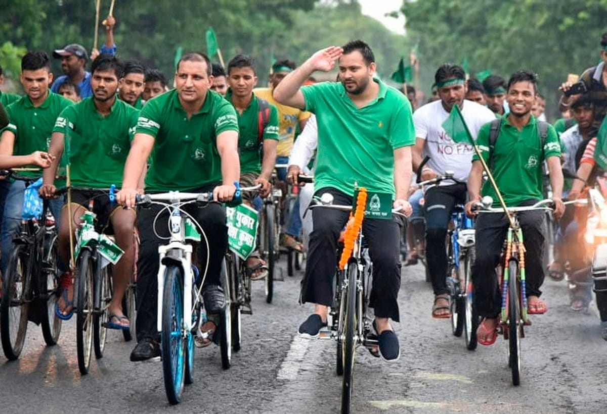 tejaswi yadav Cycle March NDA Bhagao Beti bachao 