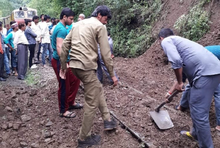  Due to the debris on the Kalka-Shimla track, stop wheel of the toy trains