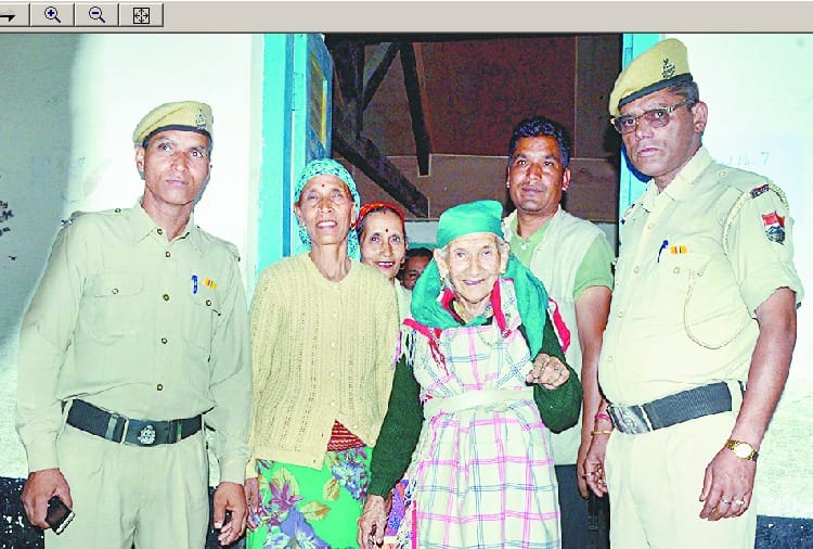 मतदान में बुजुर्गों से लेकर युवाओं ने दिखाया मजोश
