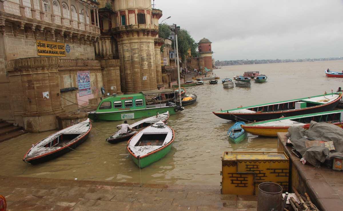 Rain in purvanchal rivers water level gone high