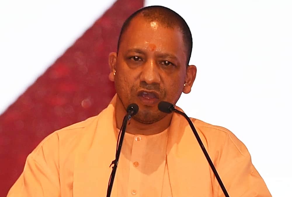 Zila gorakhpur director meet with cm yogi adityanath and show him the script