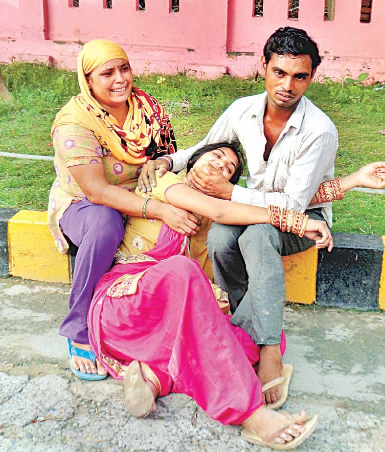 young died due to shock of current in milak