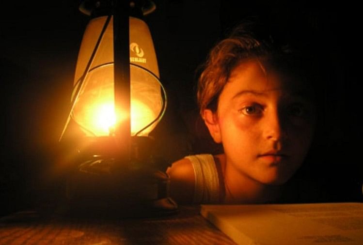 electricity-condition-in-varanasi-it-is-full-on-paper-but-reality-of-power-cut-for-hours-amar