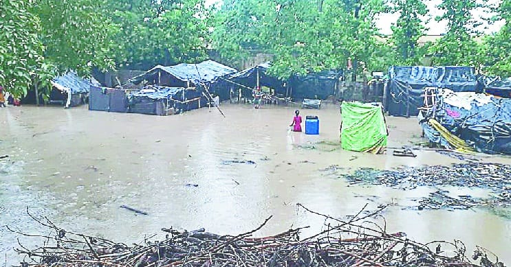 Shops, houses in Ghusa water, crops submerged
