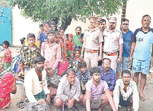 saharanpur mein yamuna mein fanse 24 logon ko surakshit bahar nikala