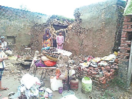 barish rukne ke baad hi girte rahe makan
