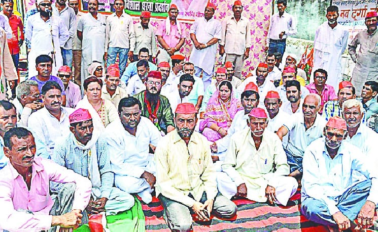 SP workers protest on sugar mills
