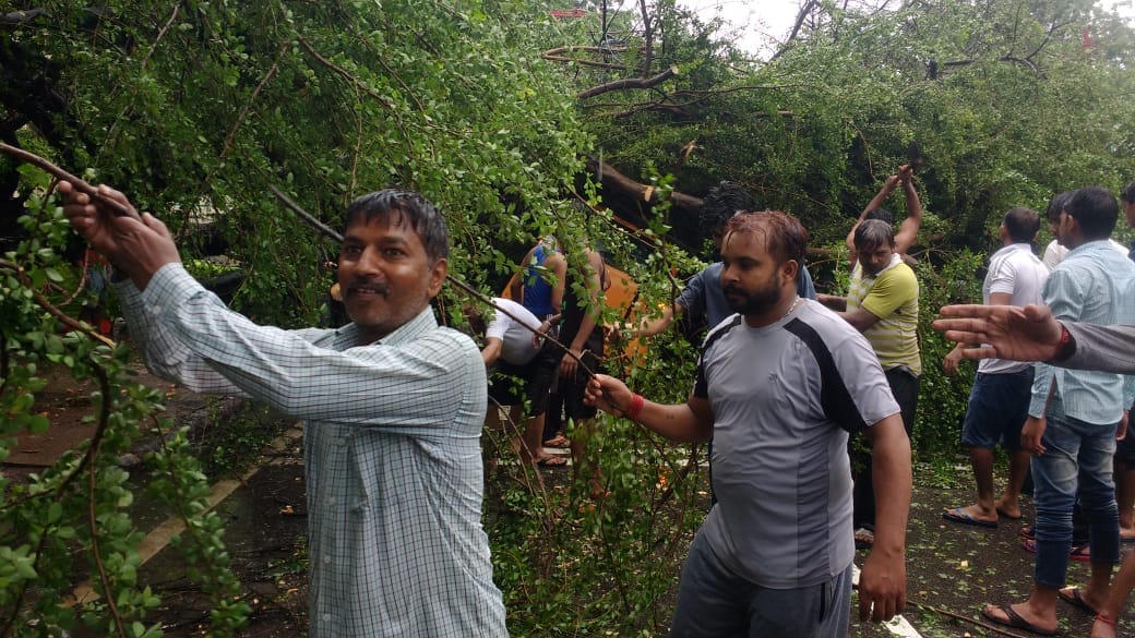 heavy rain in lucknow many area flooded