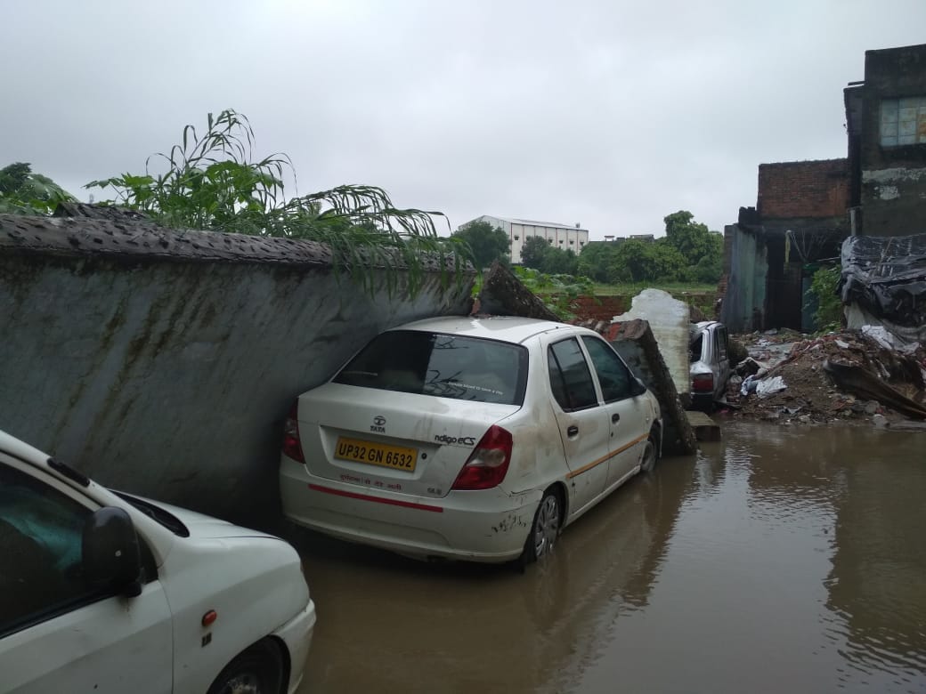 heavy rain in lucknow many area flooded