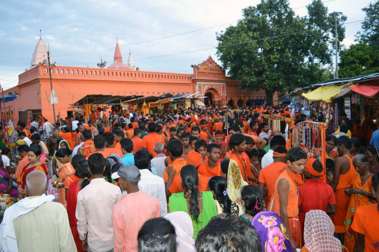 सावन के पहले सोमवार को शिवालायों में उमड़े श्रद्घालु