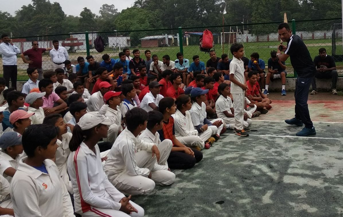 कड़ी मेहनत और लगन से ही निकलेंगे ‘धोनी’: वेंकटपति