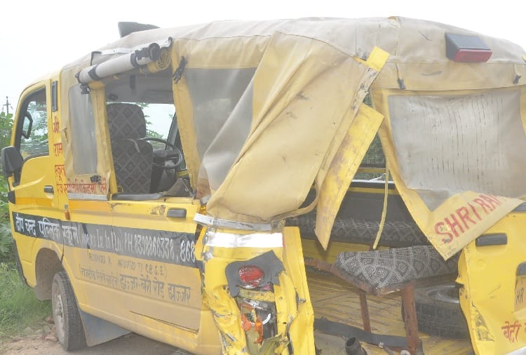 Cantor and school van collide, 12 students injured in Jhajjar
