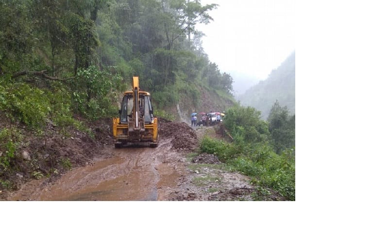 Eight motorways are closed from landslides and debris