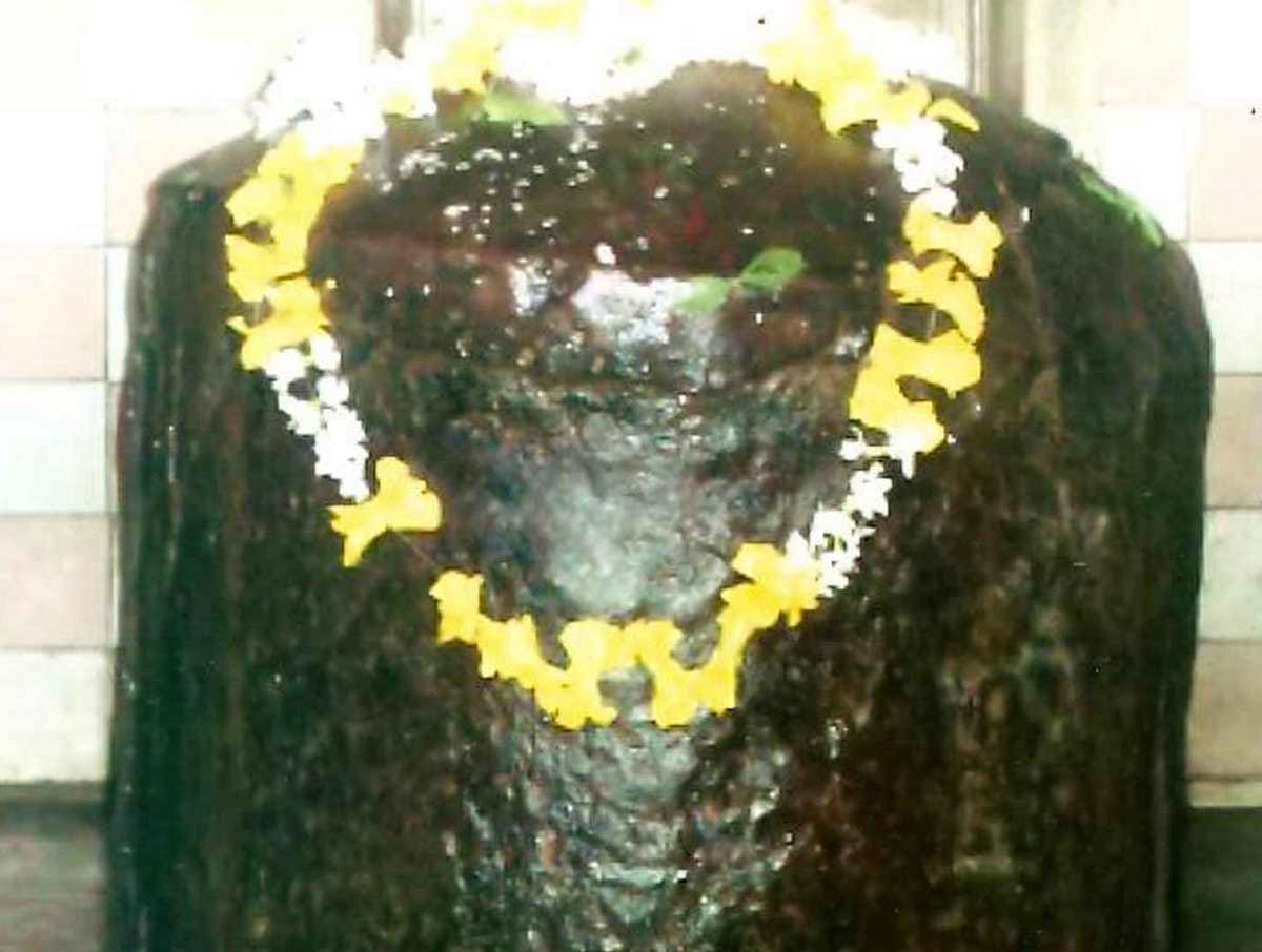 Sawan special this shiva temple change color three time in year