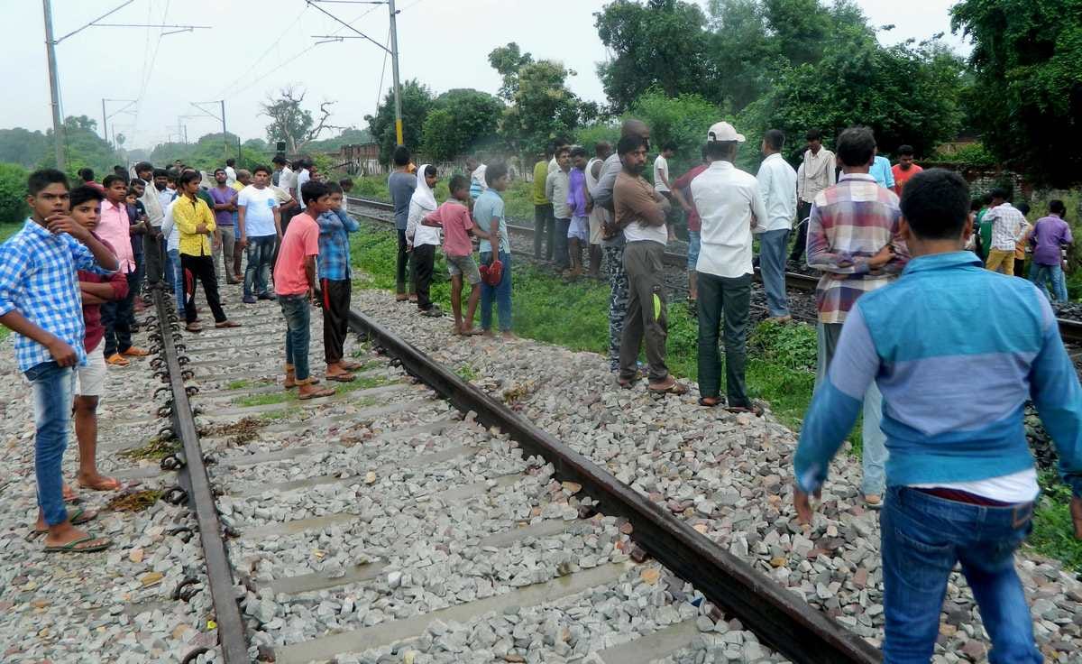 Man burn class tenth girl with Kerosene oil at bhadohi