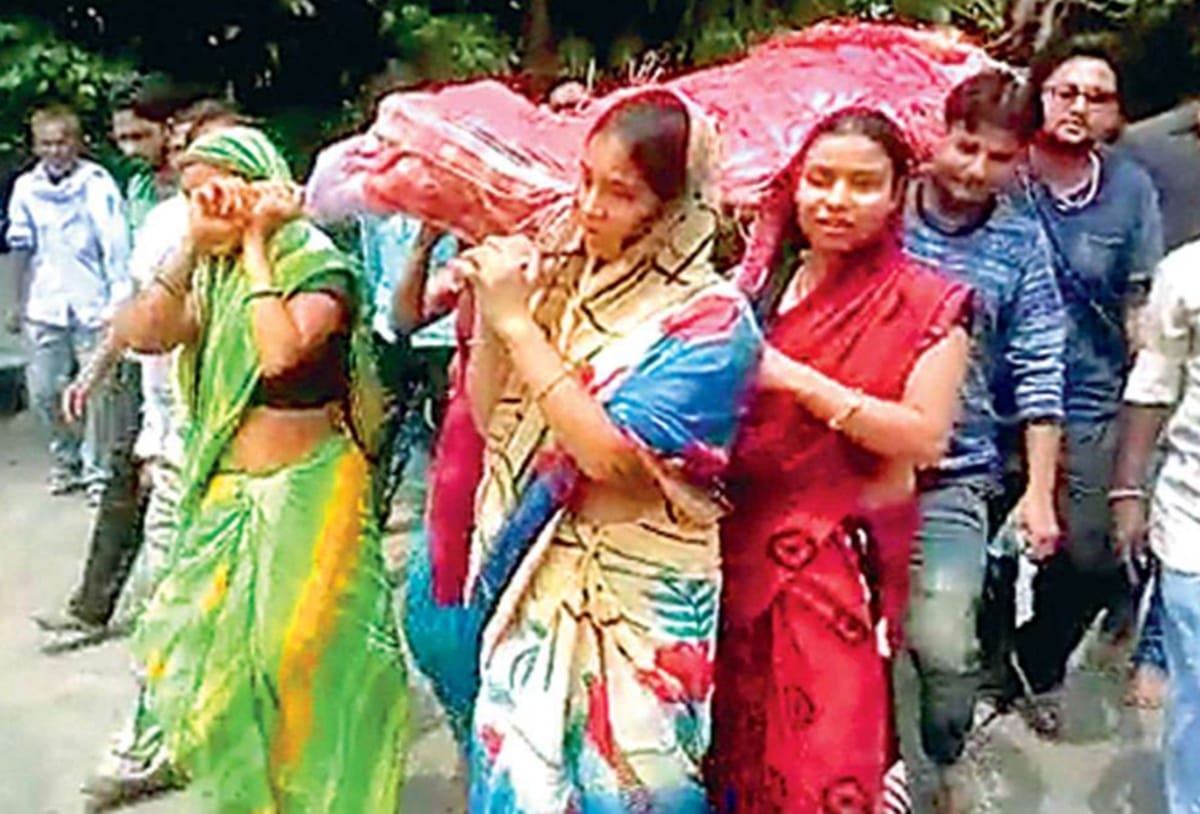 Khap panchayat ostracize family because four daughters shouldered the bier of their dead father