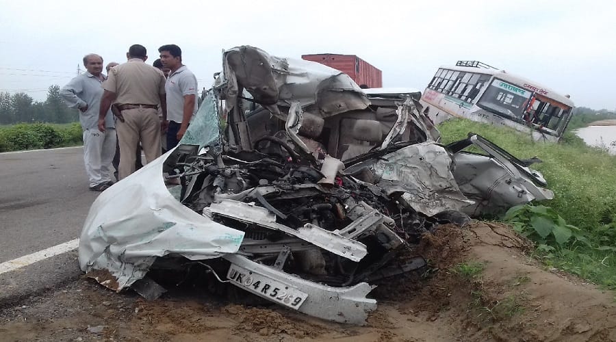 Road accident in Bijnor, two people killed, one injured
