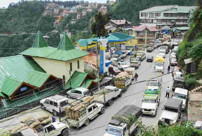 Cabbage rate is two  rupee per kg in vegetable market dhali