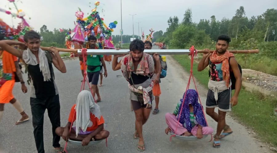 kalyug ka shravan kumar, and holding a grandparents in Kanwar traveling