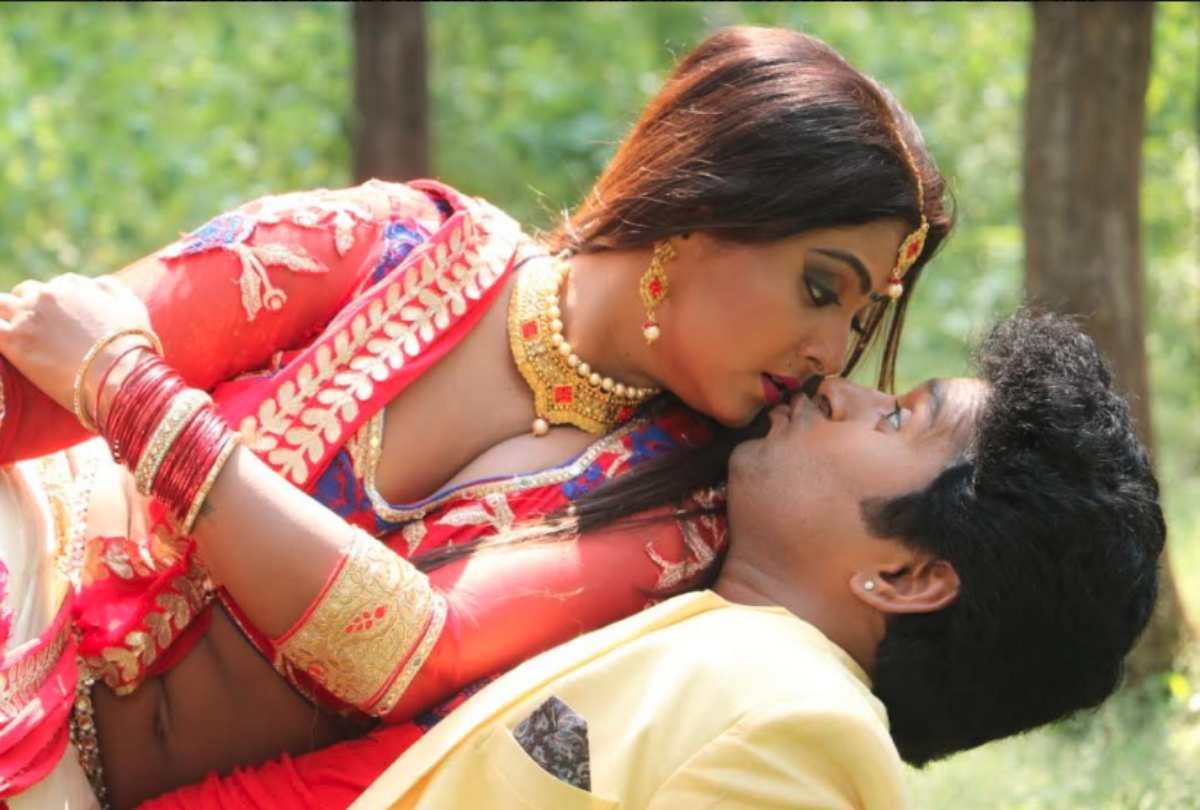 Interesting Things About Bhojpuri Film Nagraj Starring Anjana Singh And Paysi Pandit
