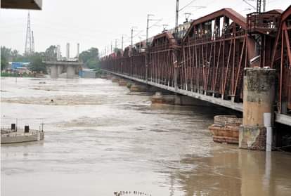 Delhi- Yamuna River continues to flow above danger mark, 10000 people evacuated, all updates