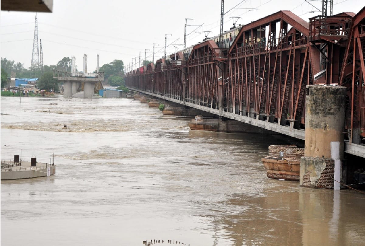 rail traffic restored on Old Yamuna Bridge