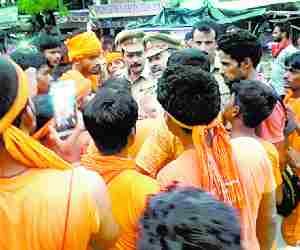 Violence in Mahadeva, Lathicharge