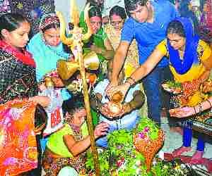 First monday of savan witnessed huge gathering in Mahadeva.