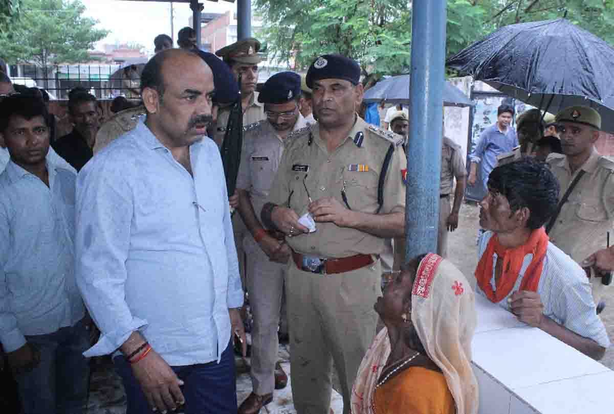 Three laborers died due to Leakage of poisonous gas during motor repair of factory tank