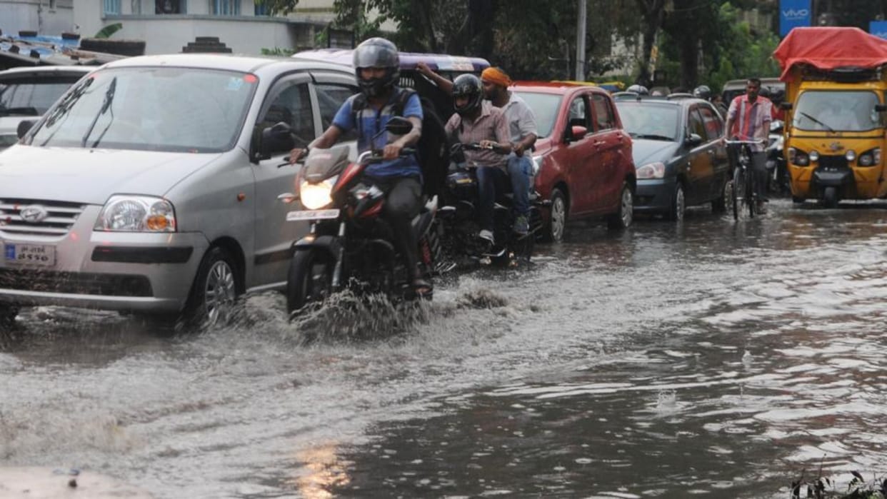 heavy rainfall in uttar pradesh, 106 death in seven days