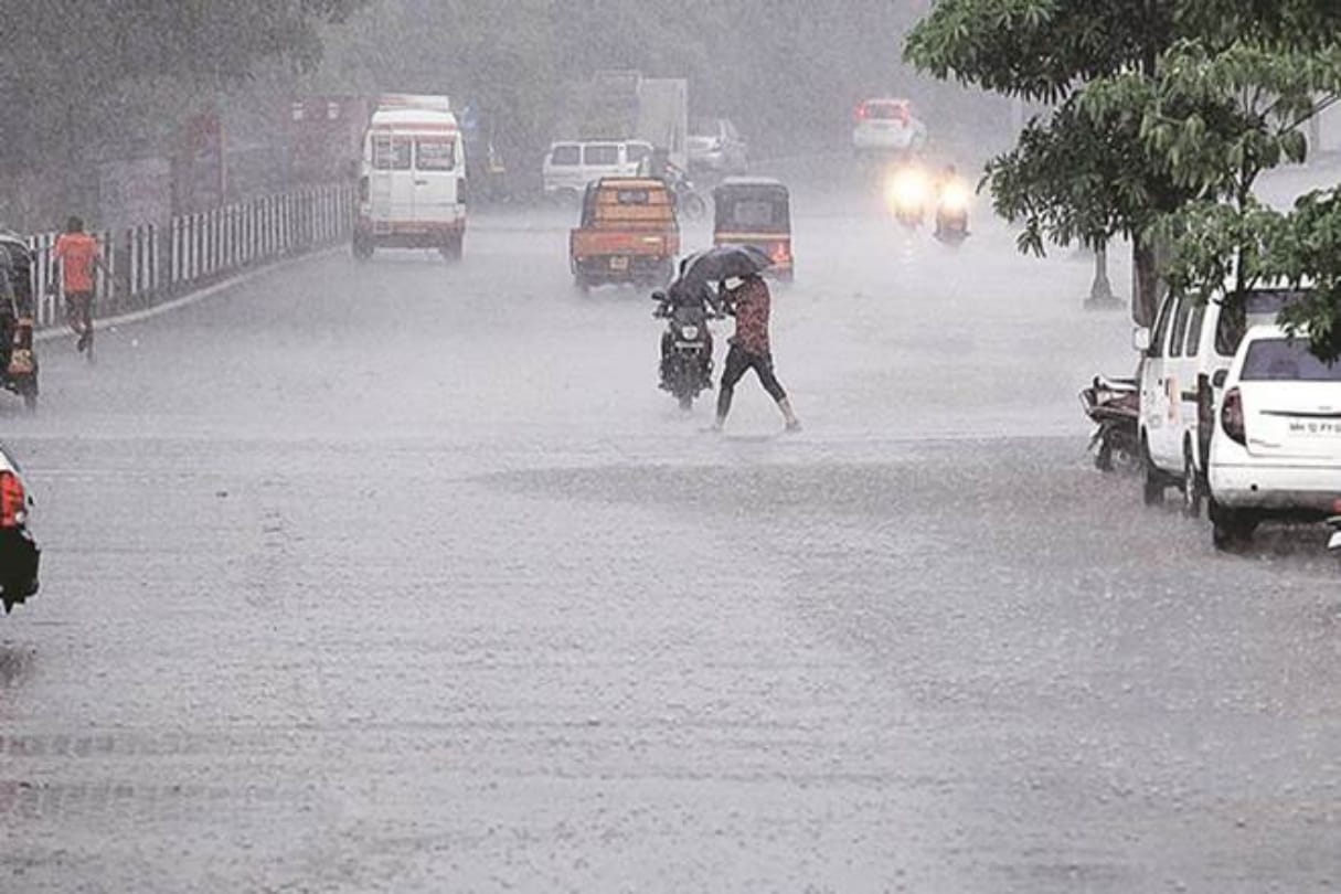 झंडूता में बारिश से गिरे दो रिहायशी मकान