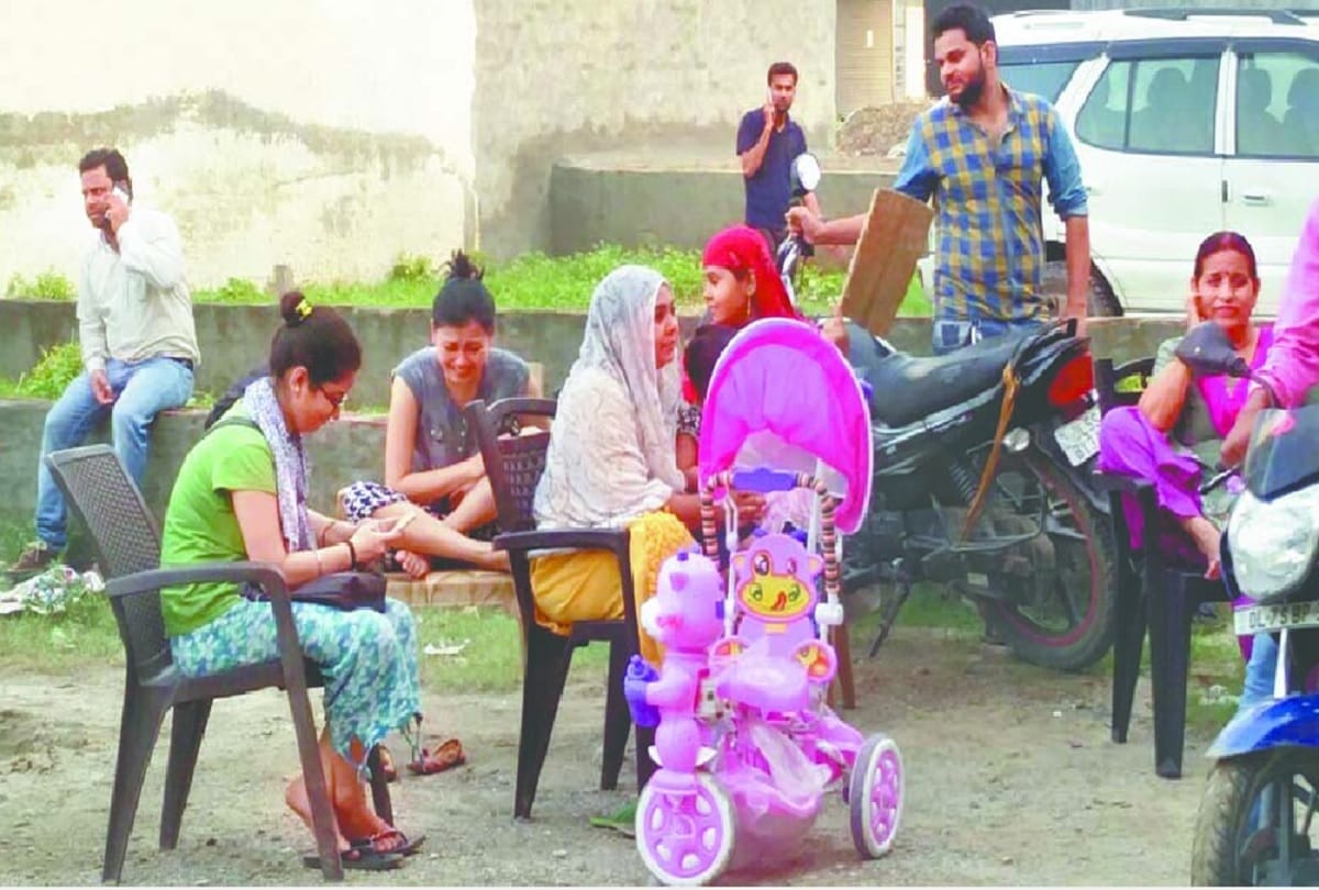 More than 30 families vacate flat in Shahberi after notice by greater noida Authority