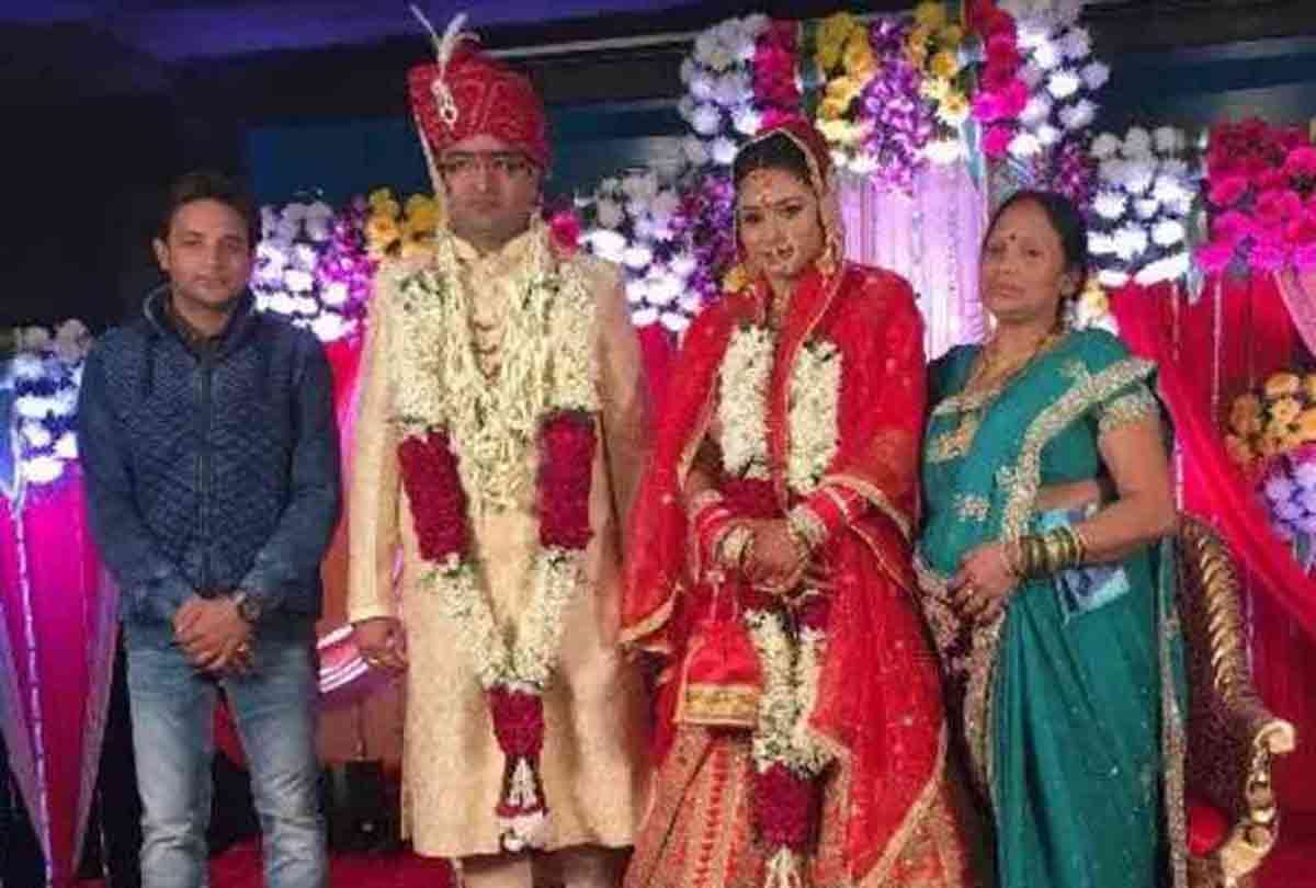 raebareli dm sanjay kumar khatri get married with the complaint girl may shocked you