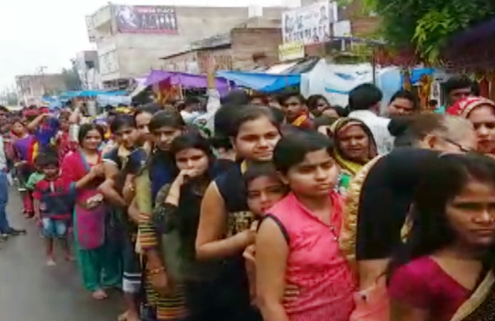 Sawan ka Somvar devotees gathered at Shiv Mandir in Braj