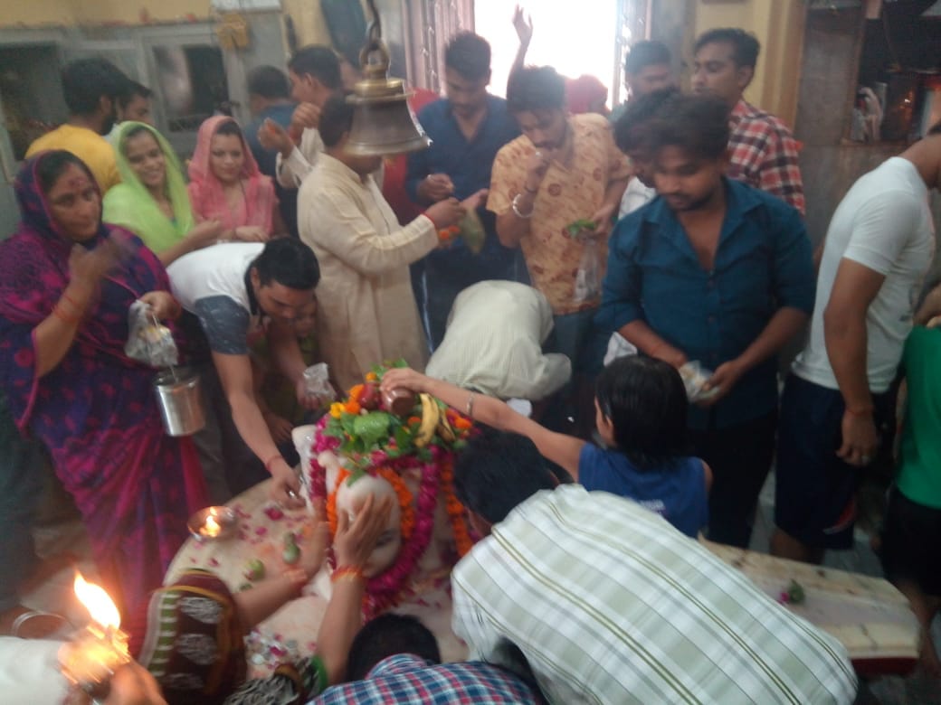 Sawan ka Somvar devotees gathered at Shiv Mandir in Braj