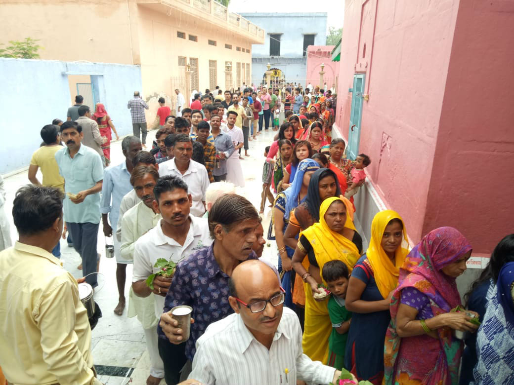 Sawan ka Somvar devotees gathered at Shiv temples agra 