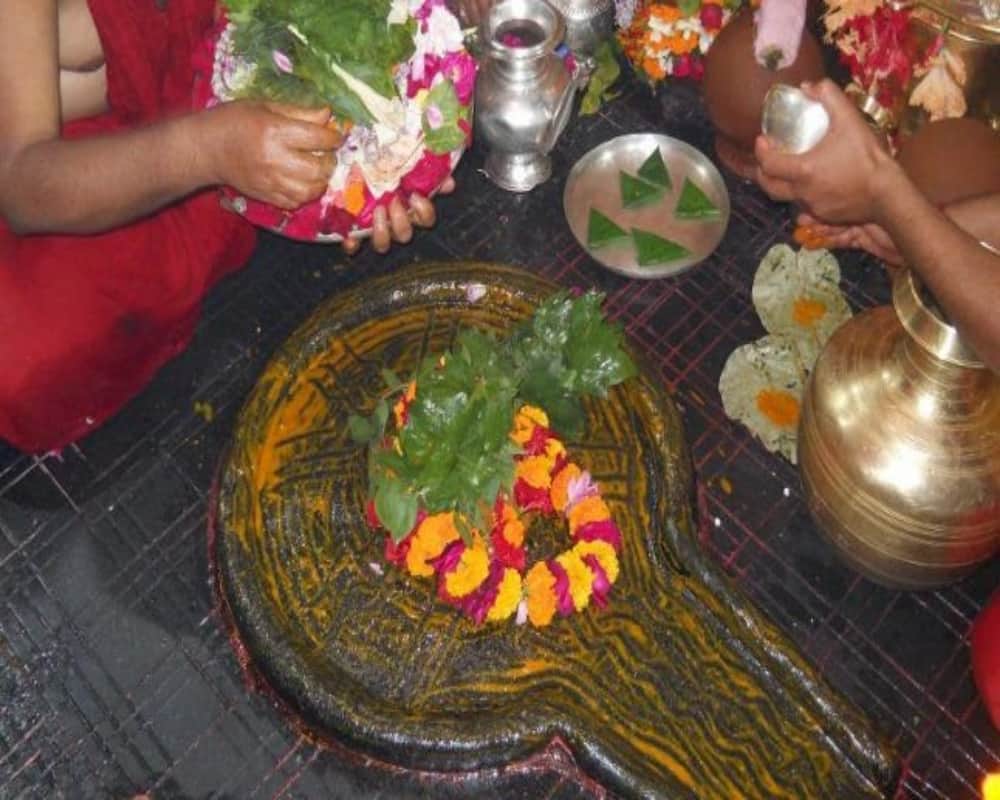 know best worship method of lord shiva in sawan month